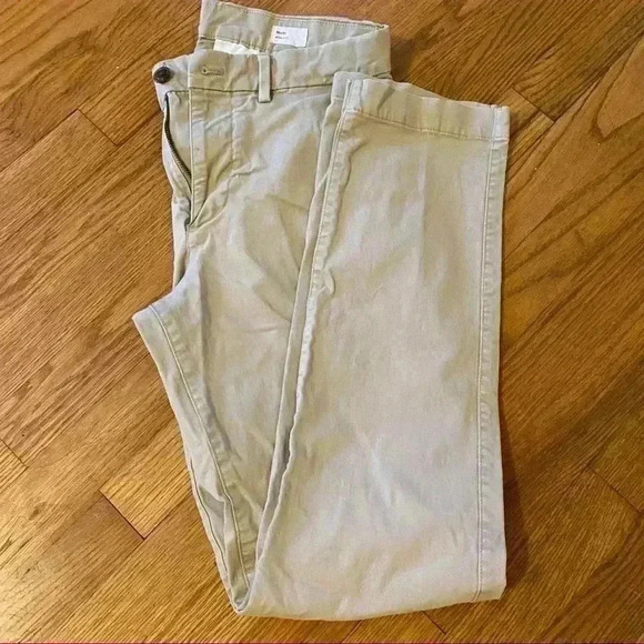 Mens Gap khakis - Picture 1 of 6